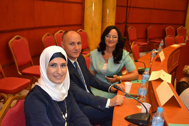 Ironizon këshilltarja e PDIU: Qeveria po bën ato që premtoi se nuk do ti bënte