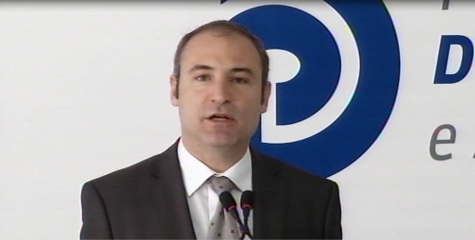 Deputeti demokrat Bumçi, takon ne sallen e numerimit edhe Muharrem Ramën