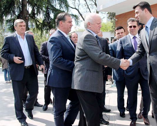 Aleatët e PD takim me Bashën, marrëdhënie të kushtëzuar me Kuvendin, ja pse