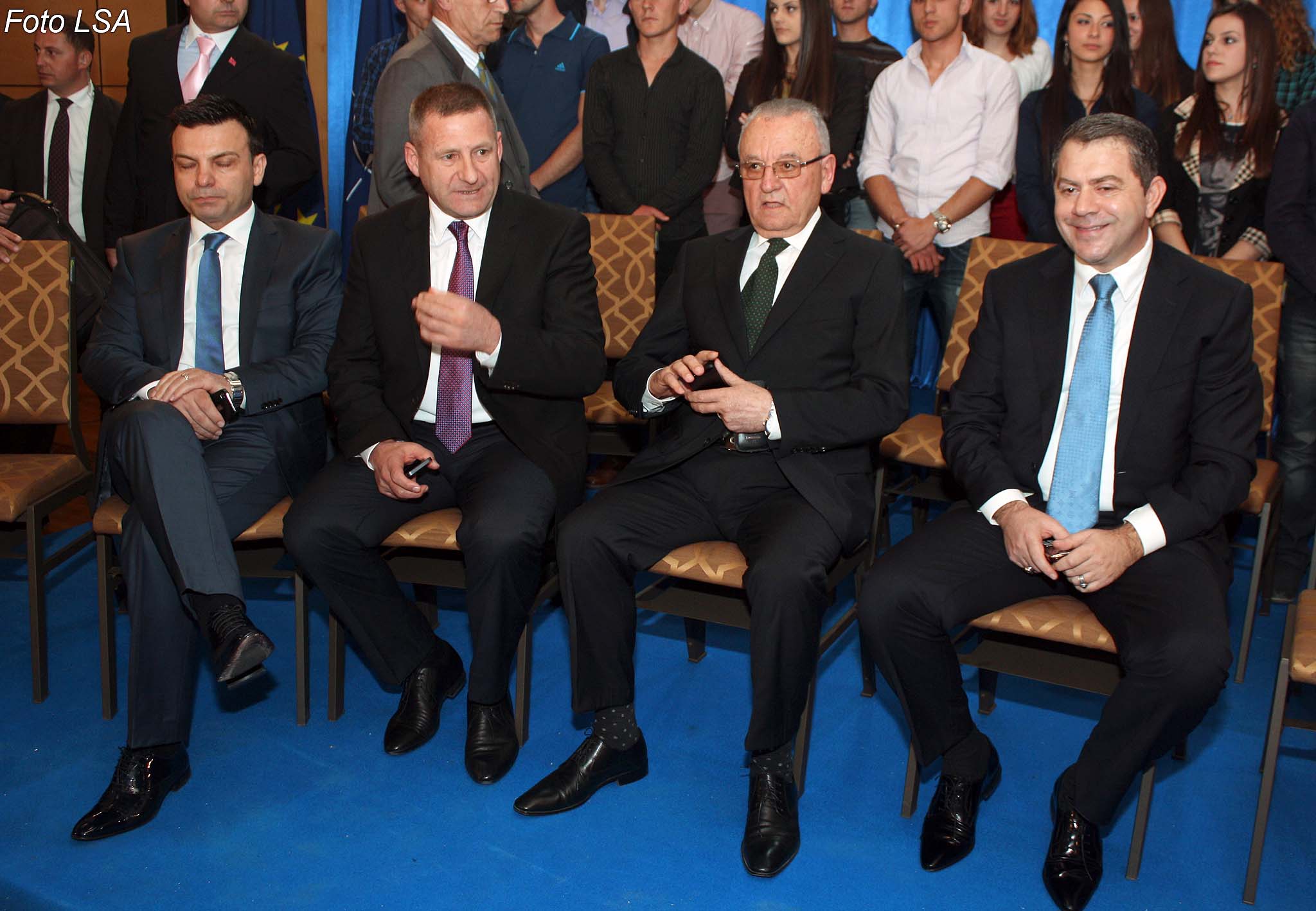 Nard Ndoka: Islamizohet drejtimi i Kuvendit, baba Meta bektashi dhe Idrizi, praktikant islam