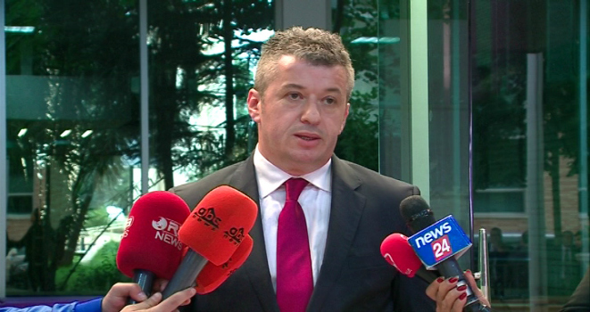 Alfred Peza: Beteja ndaj meje ajo e ziliqarëve në media