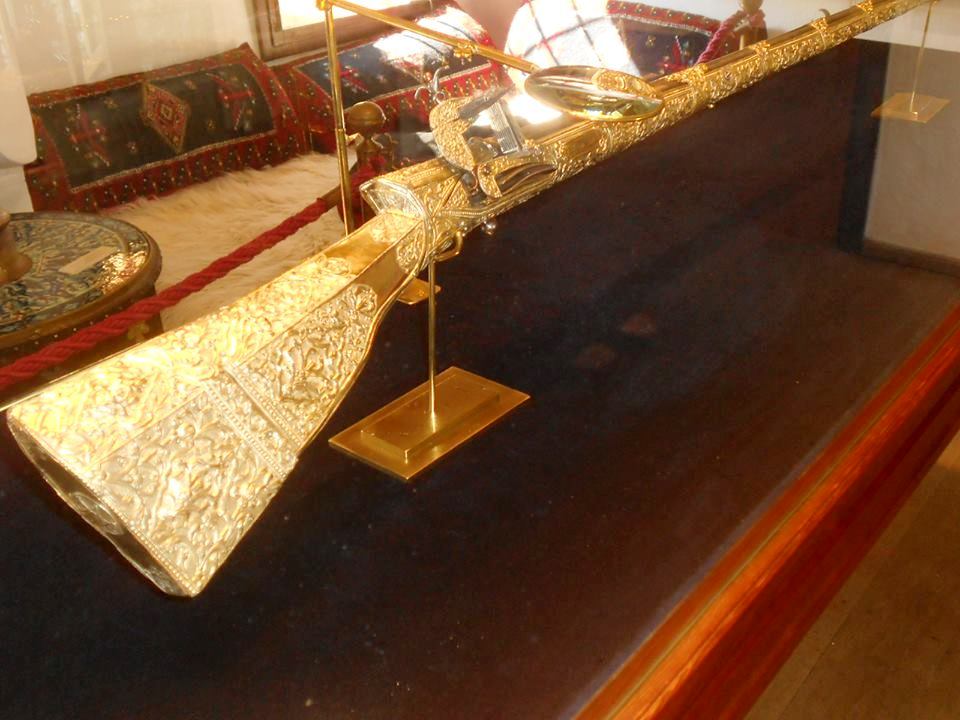 Dyfeku prej ari i Ali Pashës, gjendet në Athinë