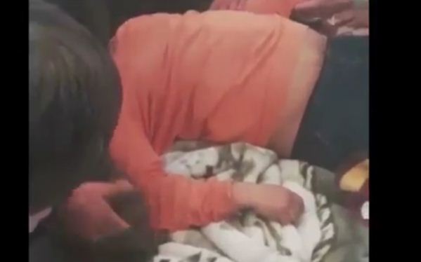 VIDEO/ Grevistit i bie të fikët duke folur për grevën në Zharrëz, rëndohet gjendja dhe ndërkohë asnjë reagim nga qeveria