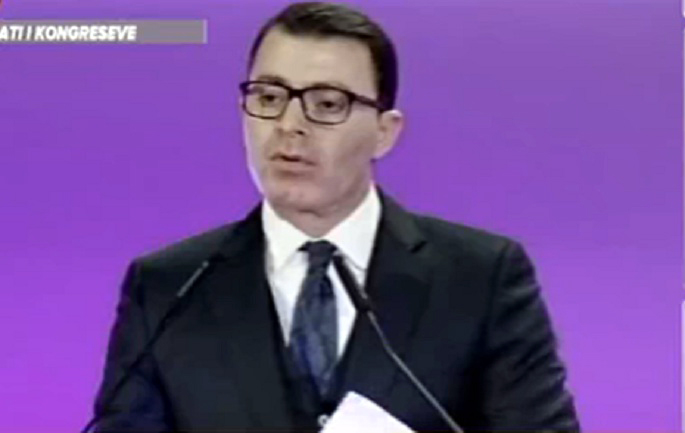 VIDEO/ Garë e fortë mediokrish midis Alket Hysenaj dhe Tërmet Peçit për “fitoret publicitare”