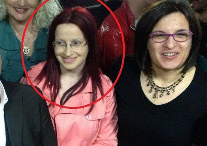 DOSJA & FOTO/ Si mashtronte “nusja e djalit të ish-ministrit” dhe si mori 43 mijë euro për të nxjerrë nga burgu të dënuarit