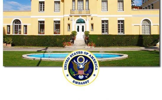 Ambasada Amerikane: Ja kush mund të aplikojë me postë për vizë turistike