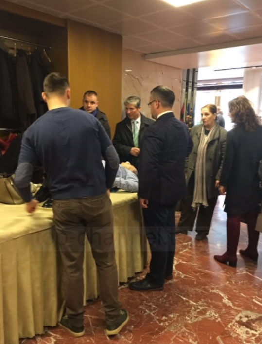 Ambasadori francez humb ndjenjat në tryezën e KVV