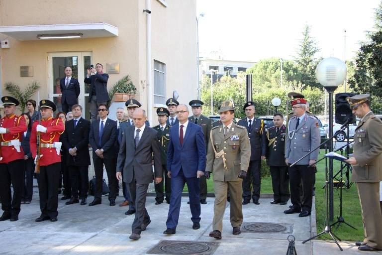 13 MAJ/ Ambasada italiane lajmëron: Tregohuni të kujdeshëm, shmangni kontaktet me çadrën