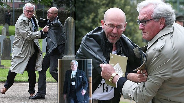 FOTO GALERI/ Ambasadori “fyt më fyt” me protestuesin që tentoi të prishë ceremoninë