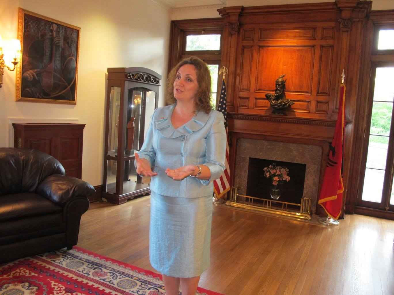 Berisha: Ambasadorja e Shqipërisë ne Washington, e lidhur me krimin, darkon me kriminelë!