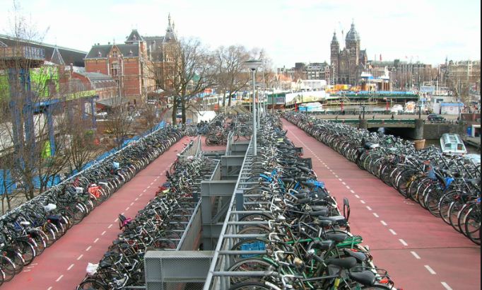 Holanda ndalon shitjet e makinave me benzinë dhe dizel