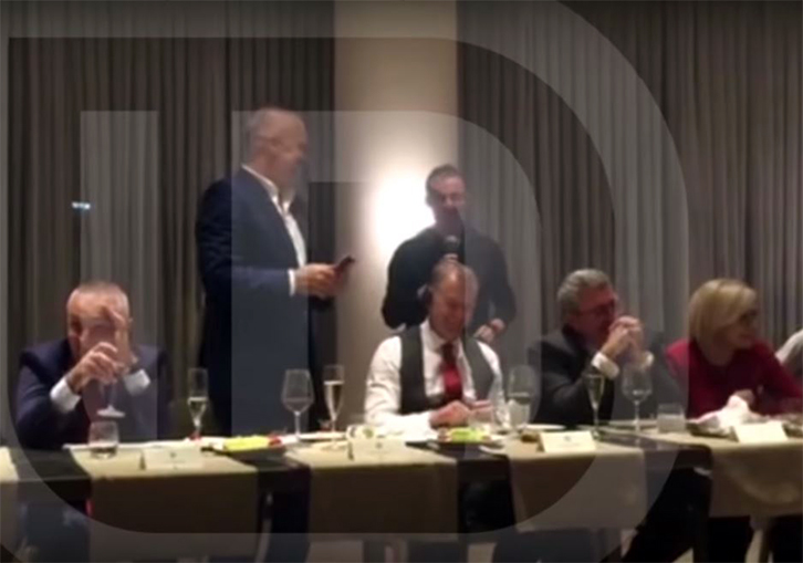 VIDEO/ Ansi Agolli shigjeton Edi Ramën, Ilir Meta “shkrihet” nga kënaqësia