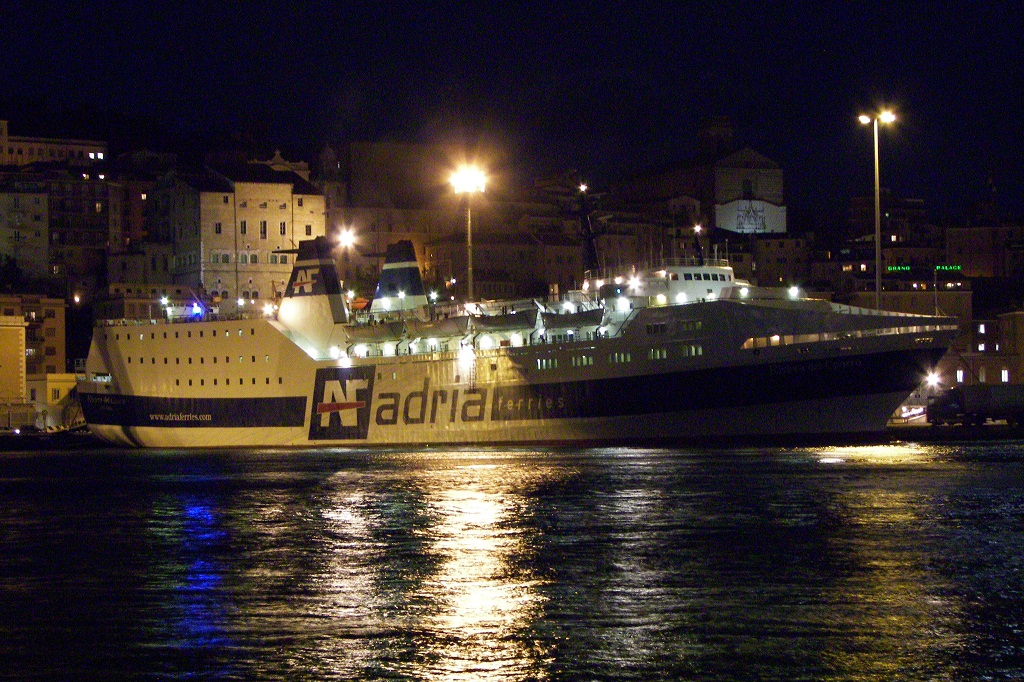 Mbërrijnë pas 36 orësh pasagjerët e bllokuar në Ancona