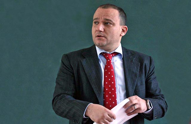 Si ka mundësi që je kaq mashtrues dhe qesharak? Ish-deputeti socialist pyet Veliajn