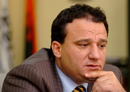 Andis Harasani, ironi me ata që kërkojnë  hyrjen e PD në zgjedhje