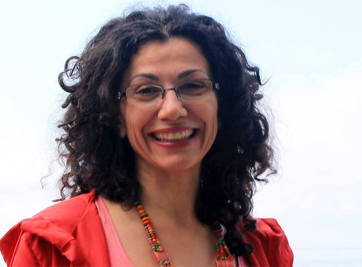 ANIKA DOKLE/ Gëzuar 25 vjetorin socialistë…, gëzuar 3-vjetorin “mjelësit” e PS