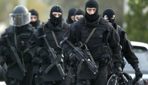 PROTESTA E PD/ Antiterrori në aksion, shoqëron mbi 20 persona