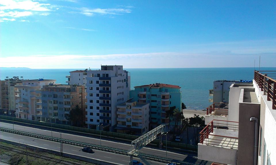 Shtetasi që ra nga kati i 7-të në Durrës ish-ministri i Rendit