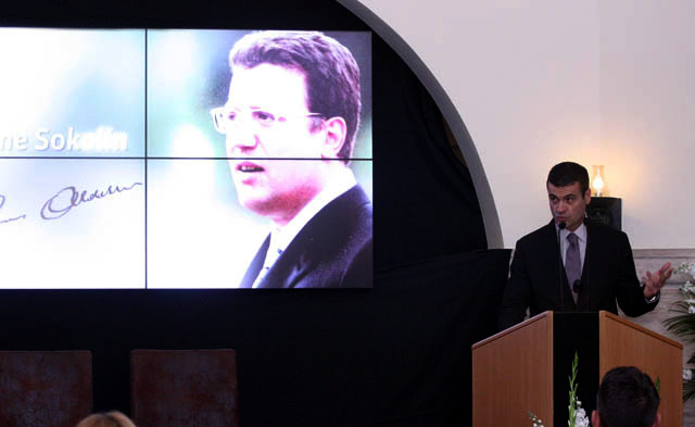 ASTRIT PATOZI/ Sokol! Pres vetëm të më japësh një kafe…! *