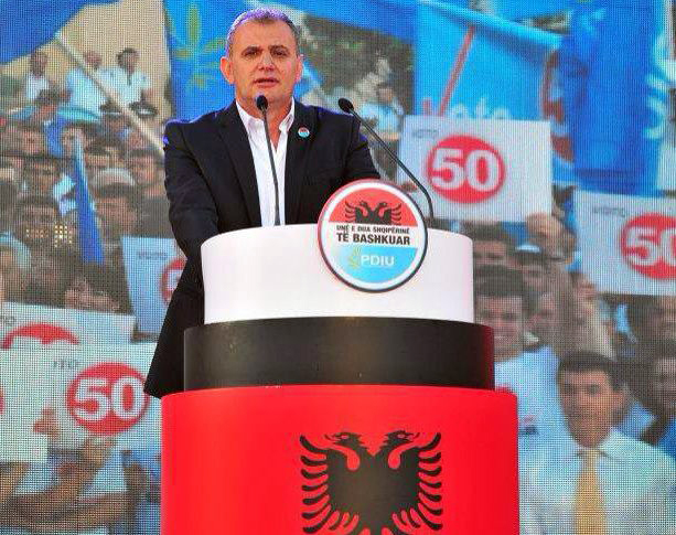 Peqin, deputeti i PDIU-së me vëllanë rrahin kryetarin e degës së PD