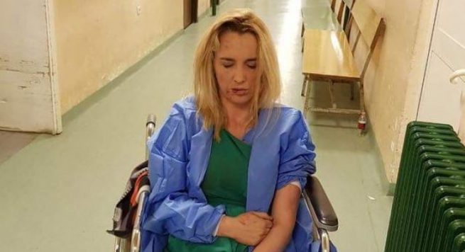 Kosovë, gazetarja e njohur Arbana Xharri dhunohet brutalisht