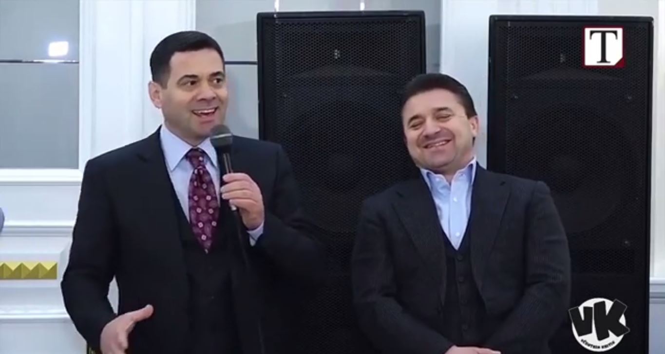 VIDEO HUMOR/ Djemtë e Vjosës derdhin verën e rakinë lumë dhe këndojnë “Përmbi Tepelenë…, ma kishe halenë”