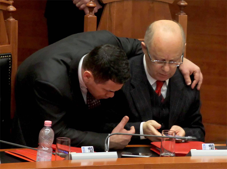 SALI BERISHA/ Iku hajduti i floririt erdhi mësuesi i arratisur i anglishtes