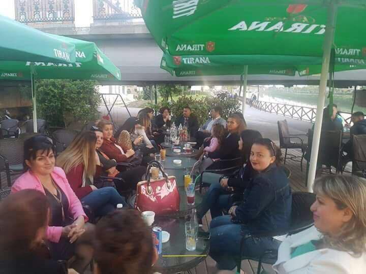 Mesueset ne Lezhë, cfarë bëjnë me Arben Ndokën në kafe