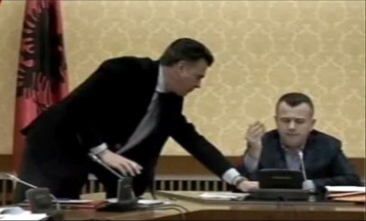 VIDEO/ Momenti kur Taulant Ballës “i ikën mendja” në mbledhjen e komisionit hetimor për CEZ