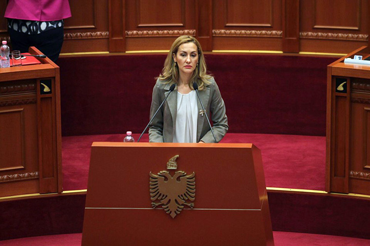 OSHEE e Elbasanit “i pret fjalën” Arbjola Halimit, deputetes së këtij qarku