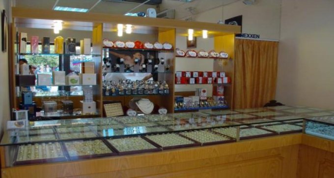 Vidhet argjendaria në Tiranë, hajdutet jane fiksuar ne kamera