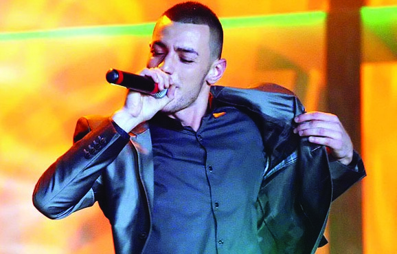 Prangoset Stresi në Tiranë, policia arreston  dhe liron me pas këngëtarin