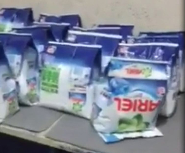 VIDEO/ Zbulimi dhe shkatërrimi i bazës së falsifikimit të detergjenteve “Ariel”