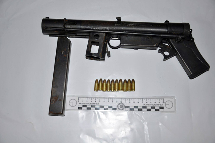 FOTO/ Kërkohej për vjedhjen e shtëpisë së bashkëshortit, arrestohet pasi vodhi shtëpinë e hallës