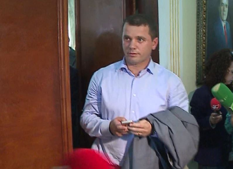 Deputeti Prenga do të marrë pjesë në Këshillin e Mandateve për t’u “shfajësuar”