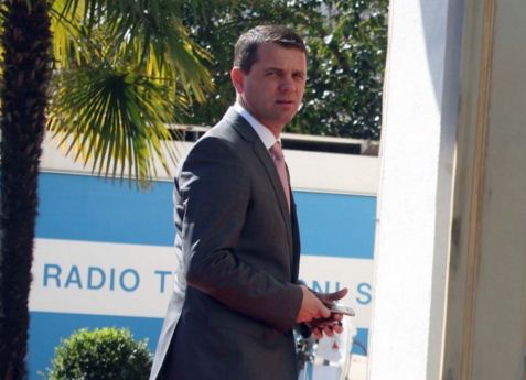 Armando Prenga nuk zbaton arrestin shtëpiak, Prokuroria në alarm