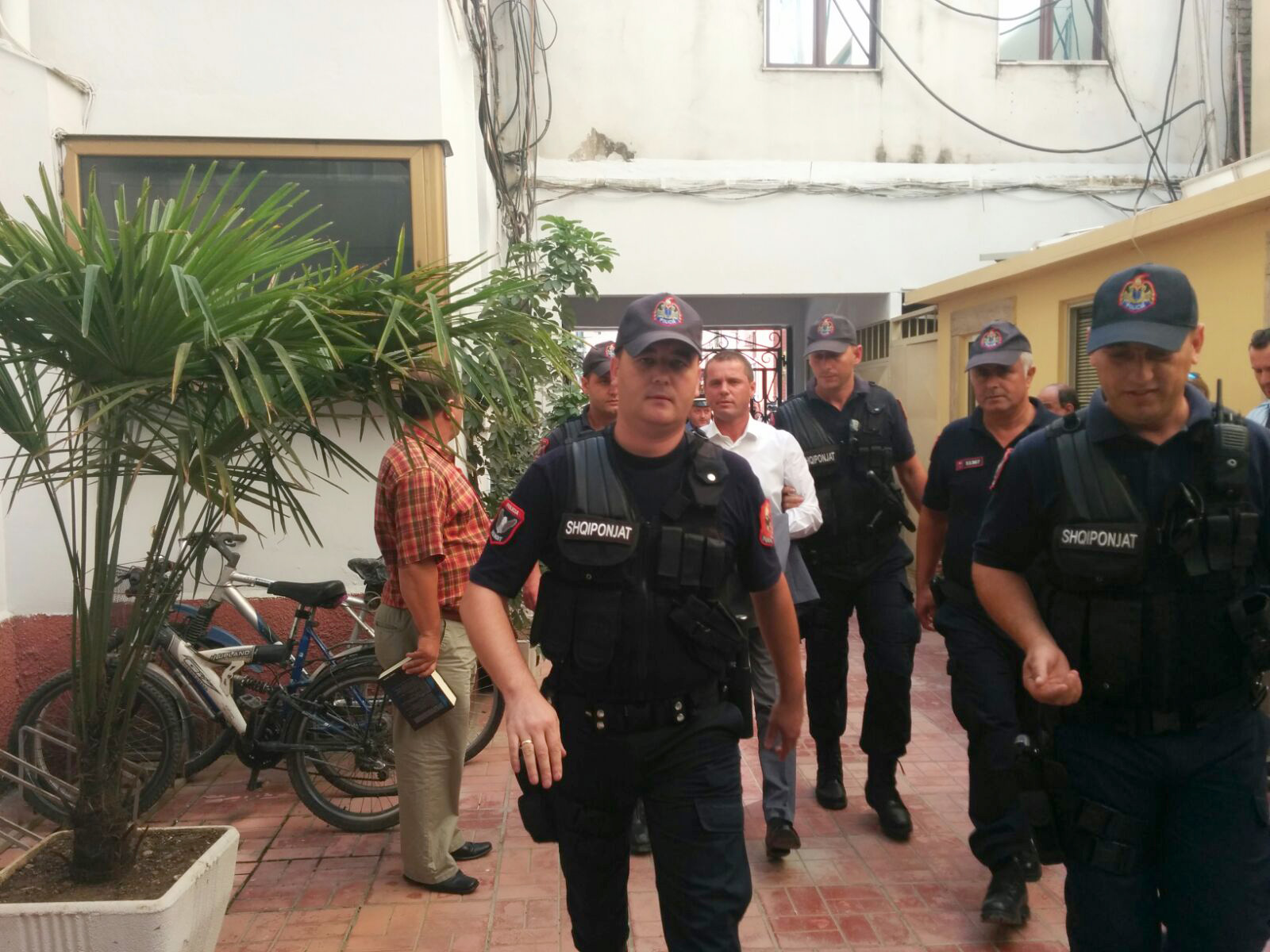 Prokuroria veçon dosjen e deputetit Armando Prenga nga peshkatarët e familjes Cali