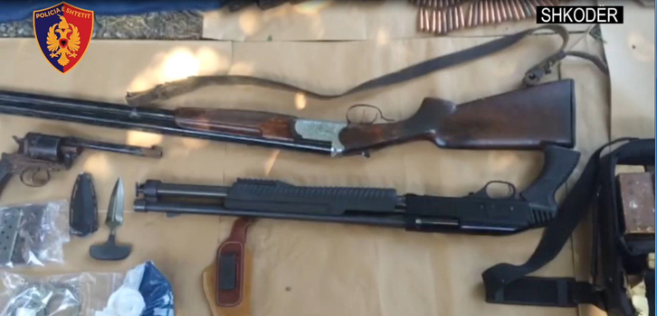 VIDEO/ Shkodër, bandat e maskuar grabisin dhe plagosin dy persona