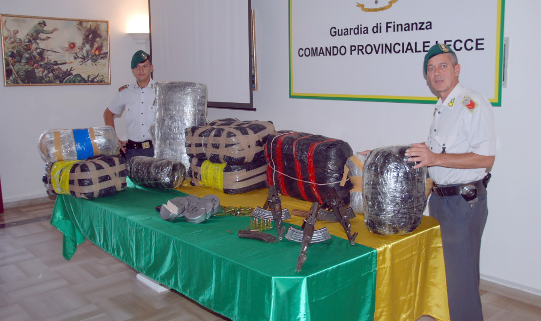 Trafiku i drogës dhe armëve nga Shqipëria, alarmon antimafian italiane