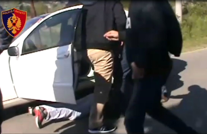 VIDEO & EMRA/ Tiranë, sekuestrohen 102 kg marihuanë, në pranga 4 persona