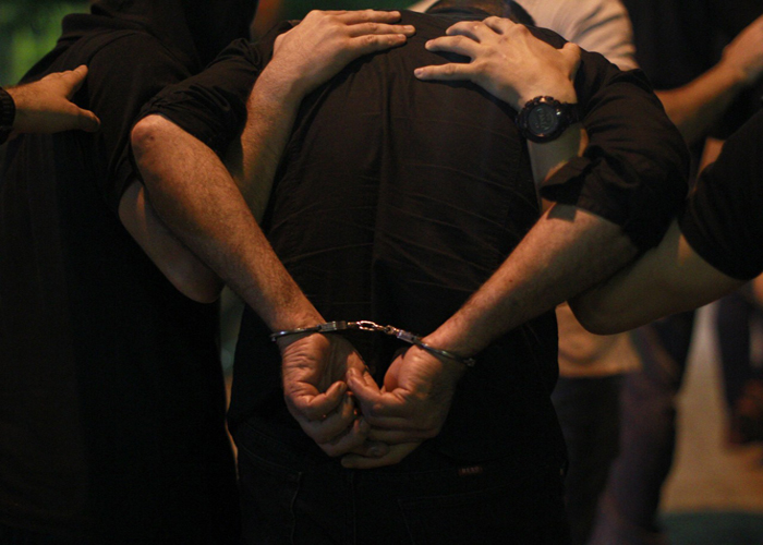 Skraparliu djeg shkollën dhe ambulancën më pas arrestohet