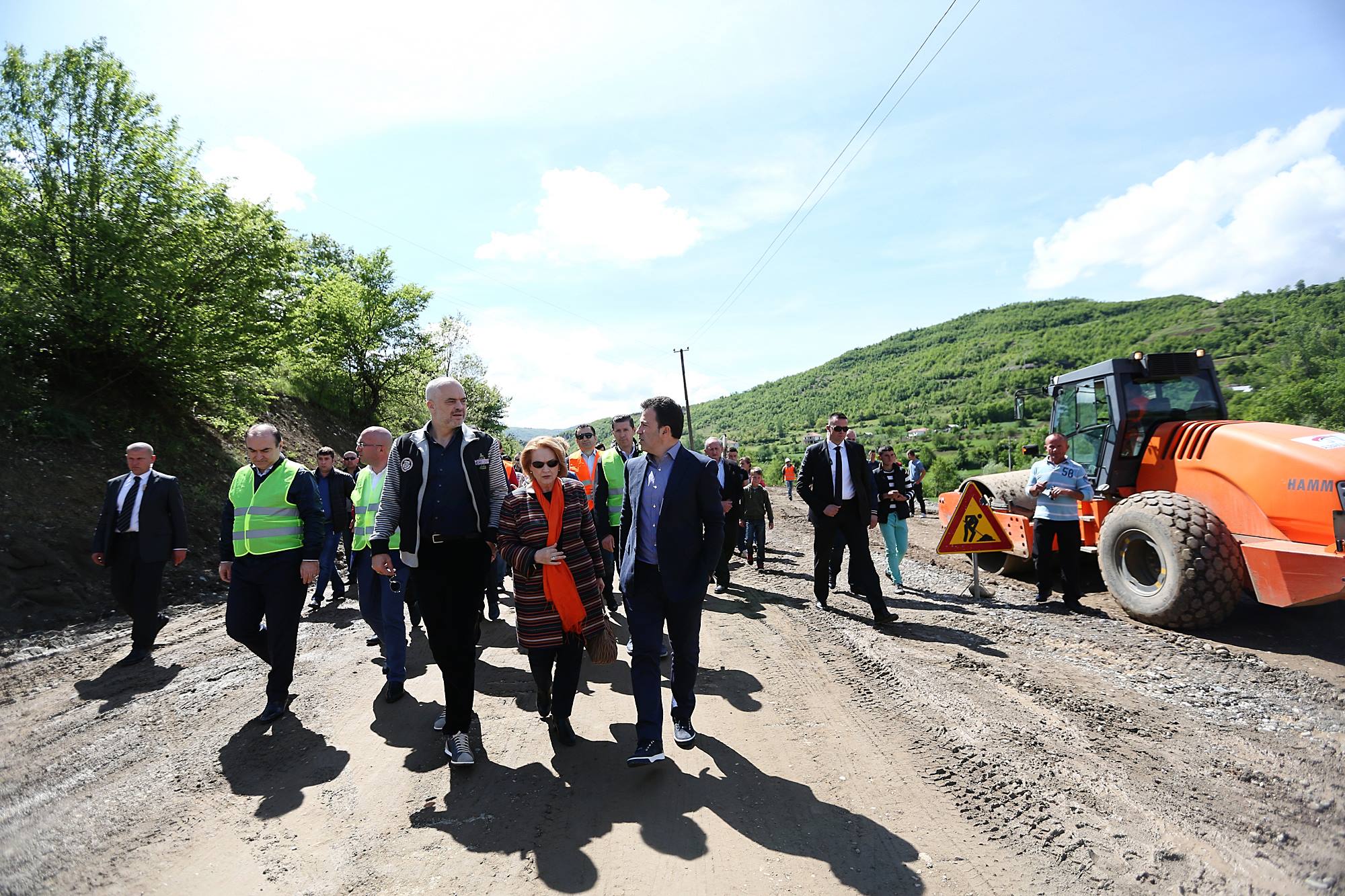 Edi Rama “korrupton” Arta Daden