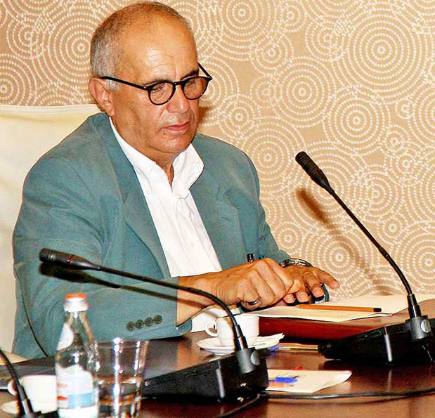 Një provokim nga Artan Fuga dhe “reaksioni” në “Facebook”