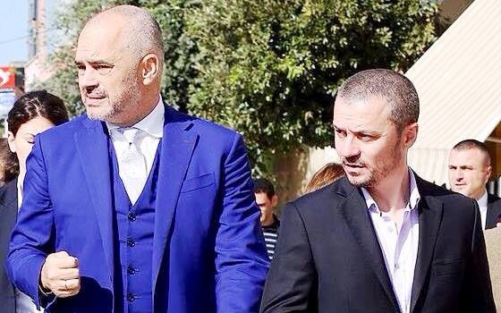 “Artur Bushit i morën pistoletën dhe vulën e bashkisë dy prostituta”