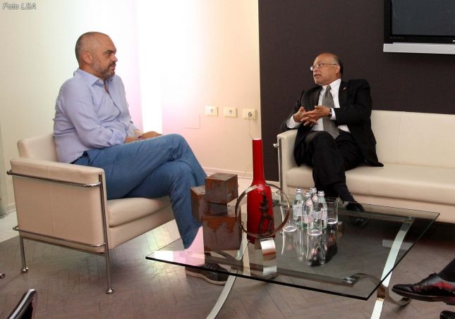 Lu dhe Arvizu tek zyra e Edi Ramës, kriza politike në bisedime