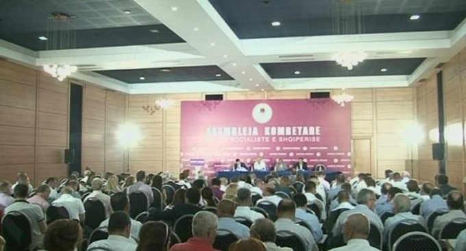 Pushimet shtyjnë pa afat edhe ndryshimet në statut dhe reformën në PS