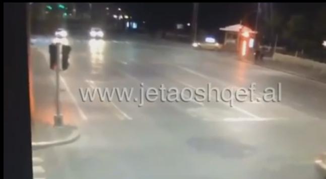 VIDEO/ Aksident i rëndë, përplasen dy makina në Bulevardin e Tiranës
