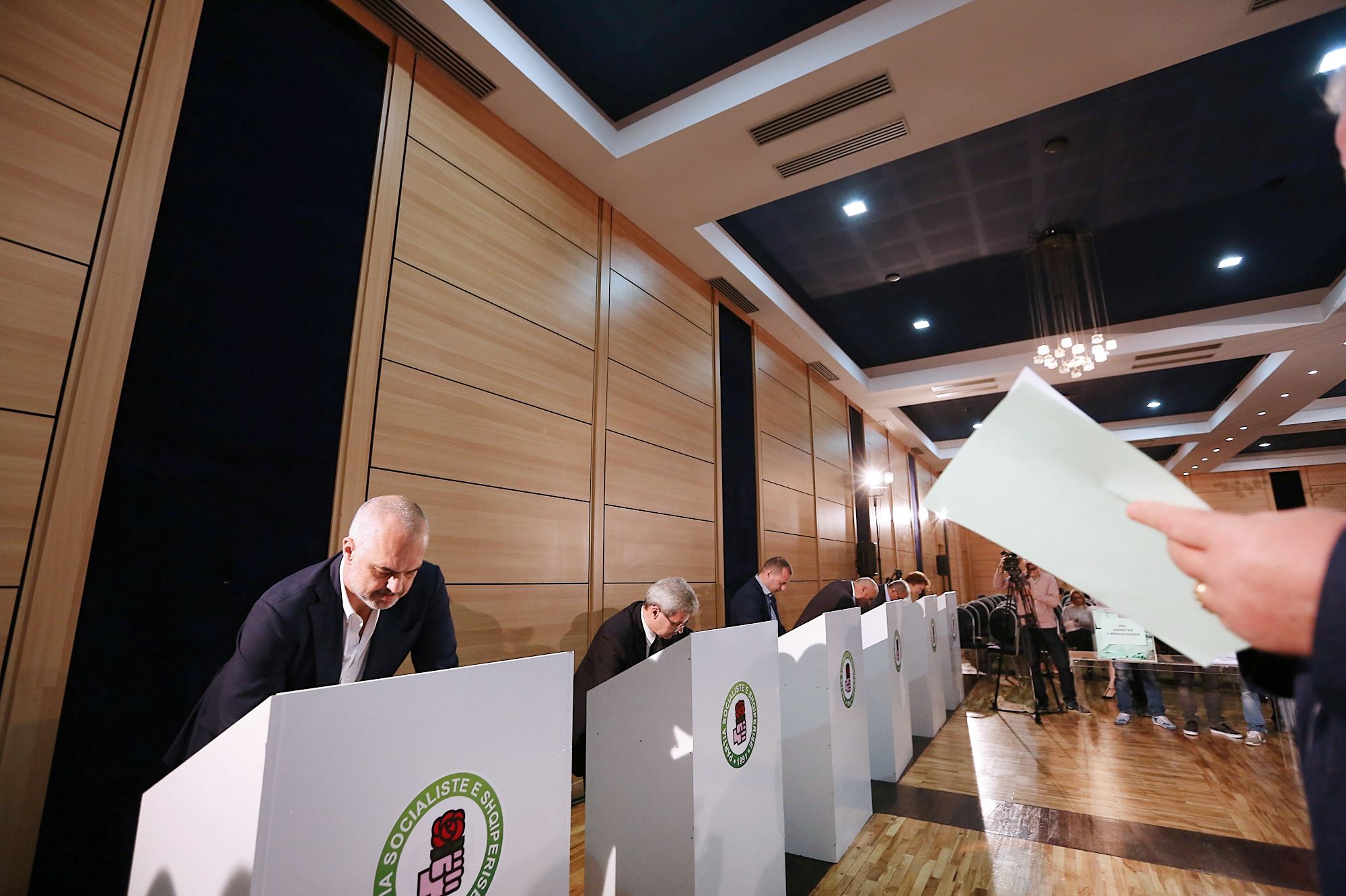 LISTA PERFUNDIMTARE/ Sekretarët dhe kryesia e re e PS