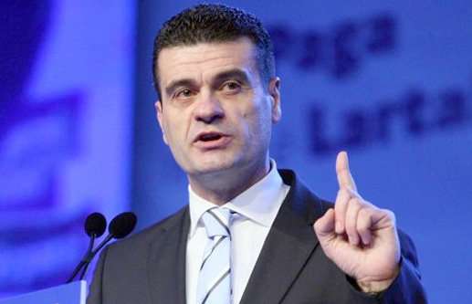 ASTRIT PATOZI/ Konstituimi i Erion Veliajt si dasma e tij me disa seri – këshilltarët demokratë më seriozë me bojkotet