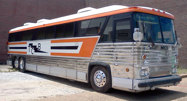 FOTO/ Nju Jork, autobusi i tureve të Elvis Preslit shitet për 270 mijë dollarë